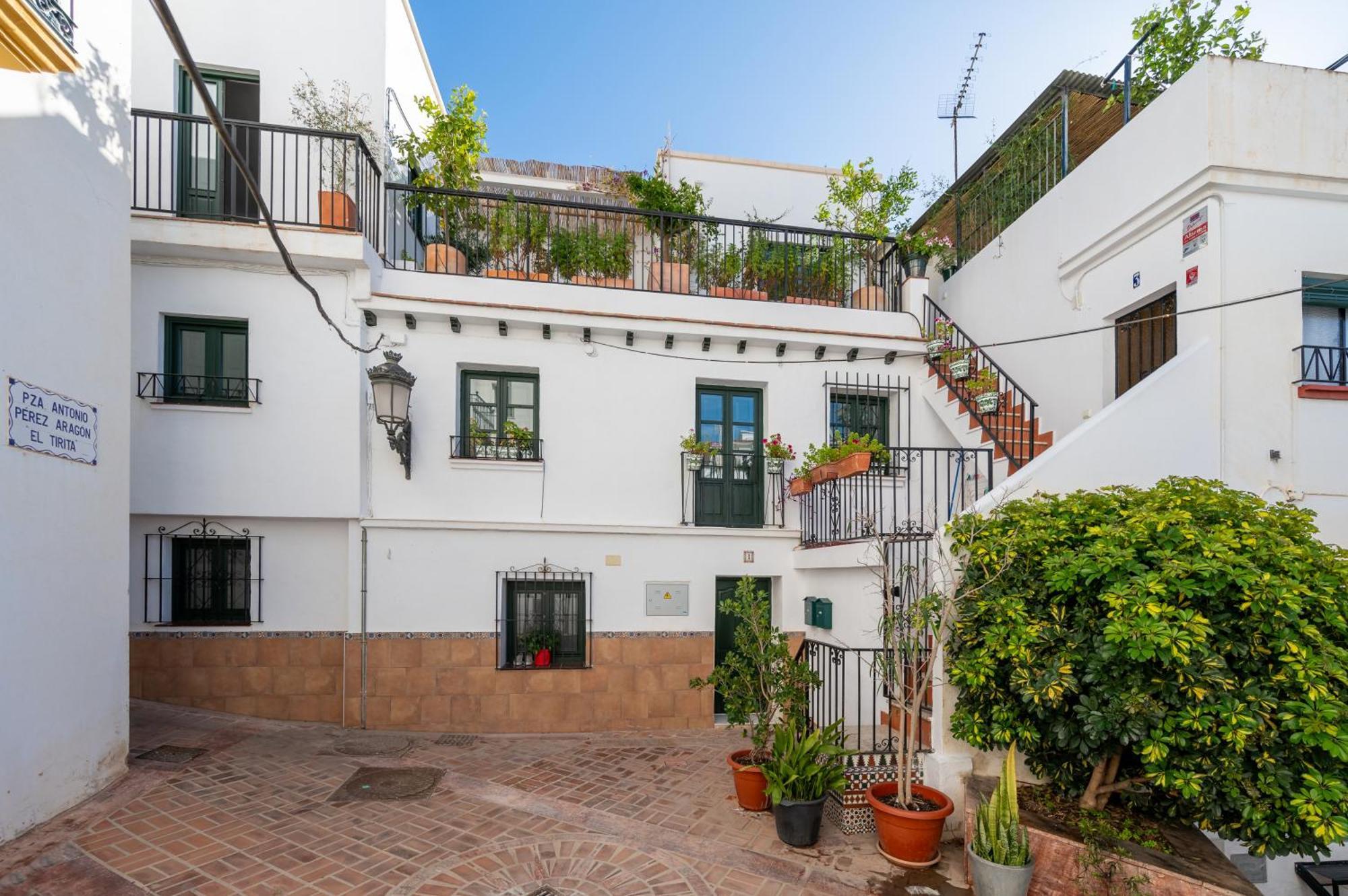 Lovely House In Peaceful Courtyard Benalmadena
